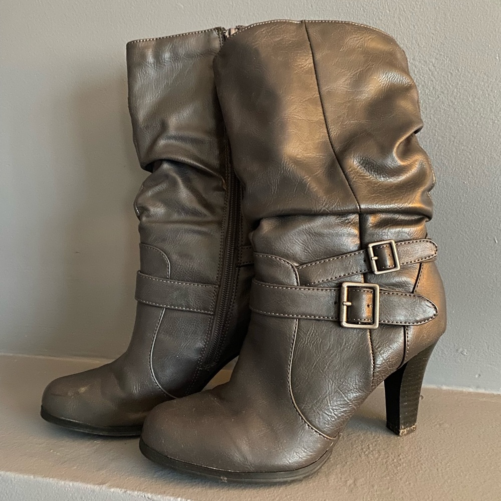 Gray boots, very comfortable